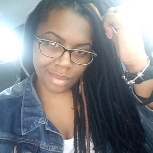 Meet your Posher, Adrienne